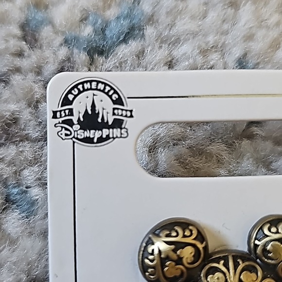 DISNEY PARKS MICKEY MOUSE ICON TASSEL PIN NEW - Picture 5 of 5